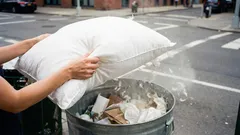 Druhý život pro staré polštáře: 7 užitečných nápadů, jak je využít a nevyhazovat