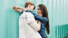 Jak poznat, že je do vás přece jen zamilovaný: hlavní signály emocionálně nedostupného muže