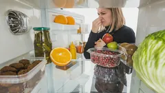Co dát do lednice, abyste se navždy zbavili zápachu – jednoduchý domácí trik