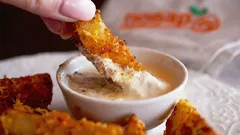 Jediná ingredience promění pečené brambory v mistrovské dílo – recept od šéfkuchaře