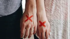 Červené vlajky na začátku vztahu: Jaké signály byste neměli ignorovat?